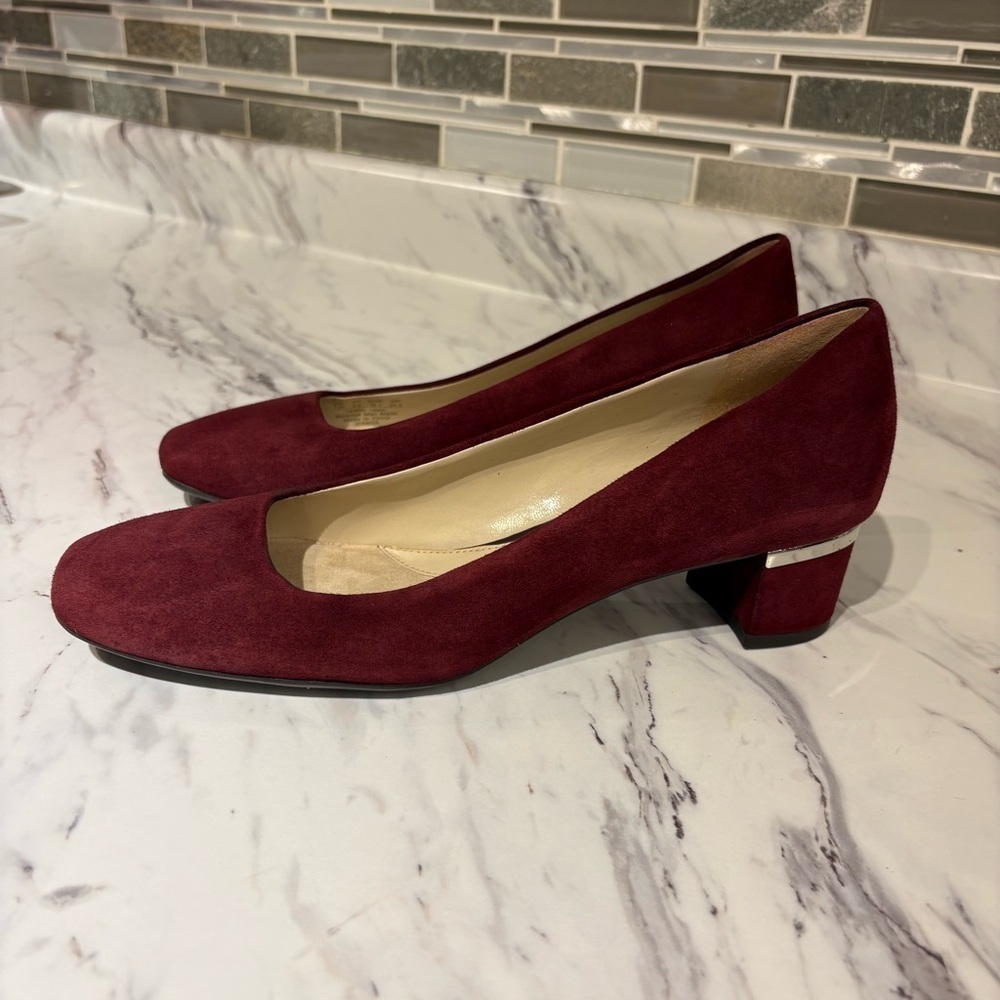 Naturalizer N5 comfort suede pumps silver heel accent leather uppers 7.5
